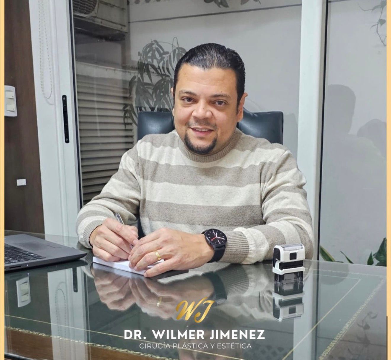 Dr. Wilmer Jimenez en su consultorio
